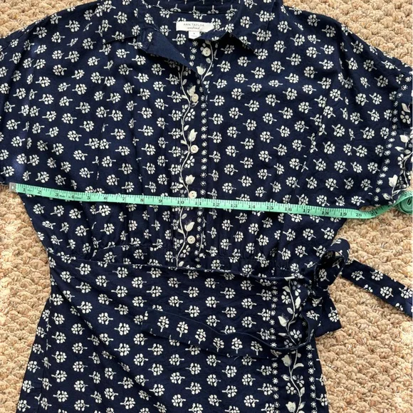 EUC! Ann Taylor Weekend Collection Petaled Wrap Shirtdress | Size 8 - Picture 5 of 9